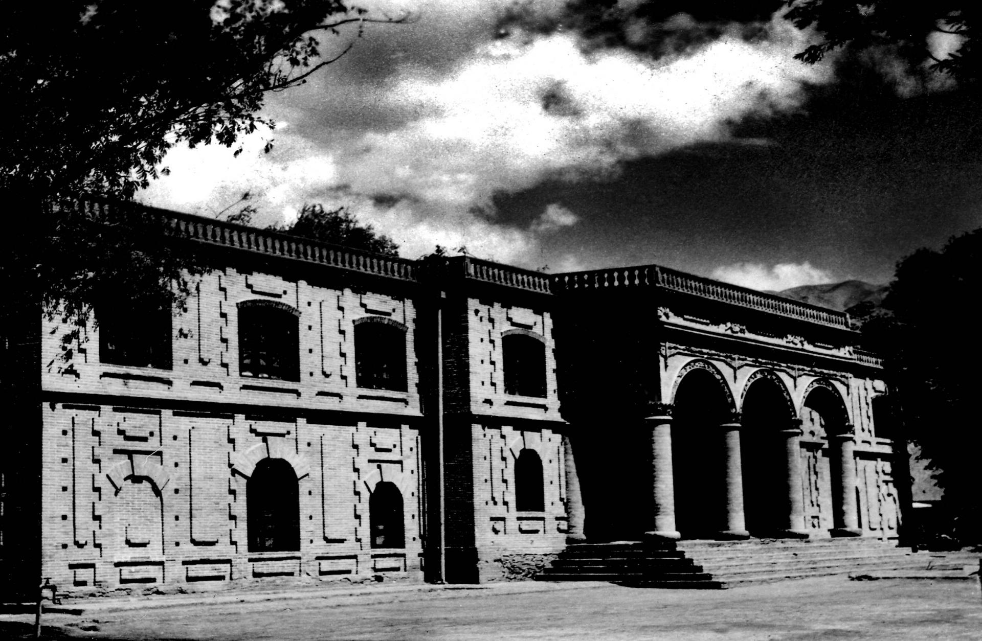 1934年，西北防疫处（兰州生物制品研究所前身）在兰州建设，以视察及防治西北各省兽疫与制造防治急需之兽用制品为主要使命