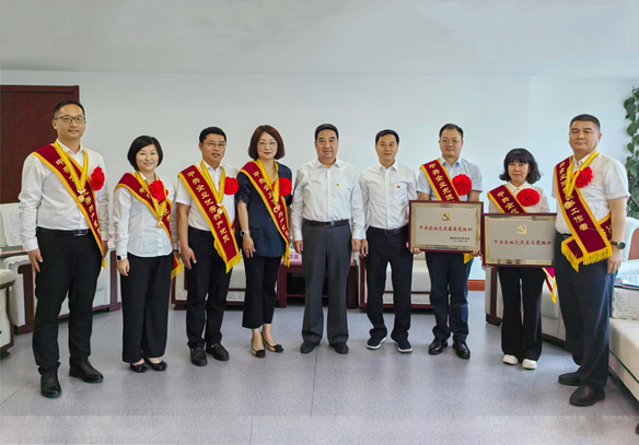 10BET十博体育集团党委召开荣获中央企业“两优一先” 小我私家和整体代表座谈会